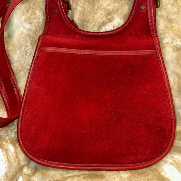 Vintage Coach Berkeley 9014 Saddle Bag Red Crescent Pebble Leather Suede - Picture 2 of 16